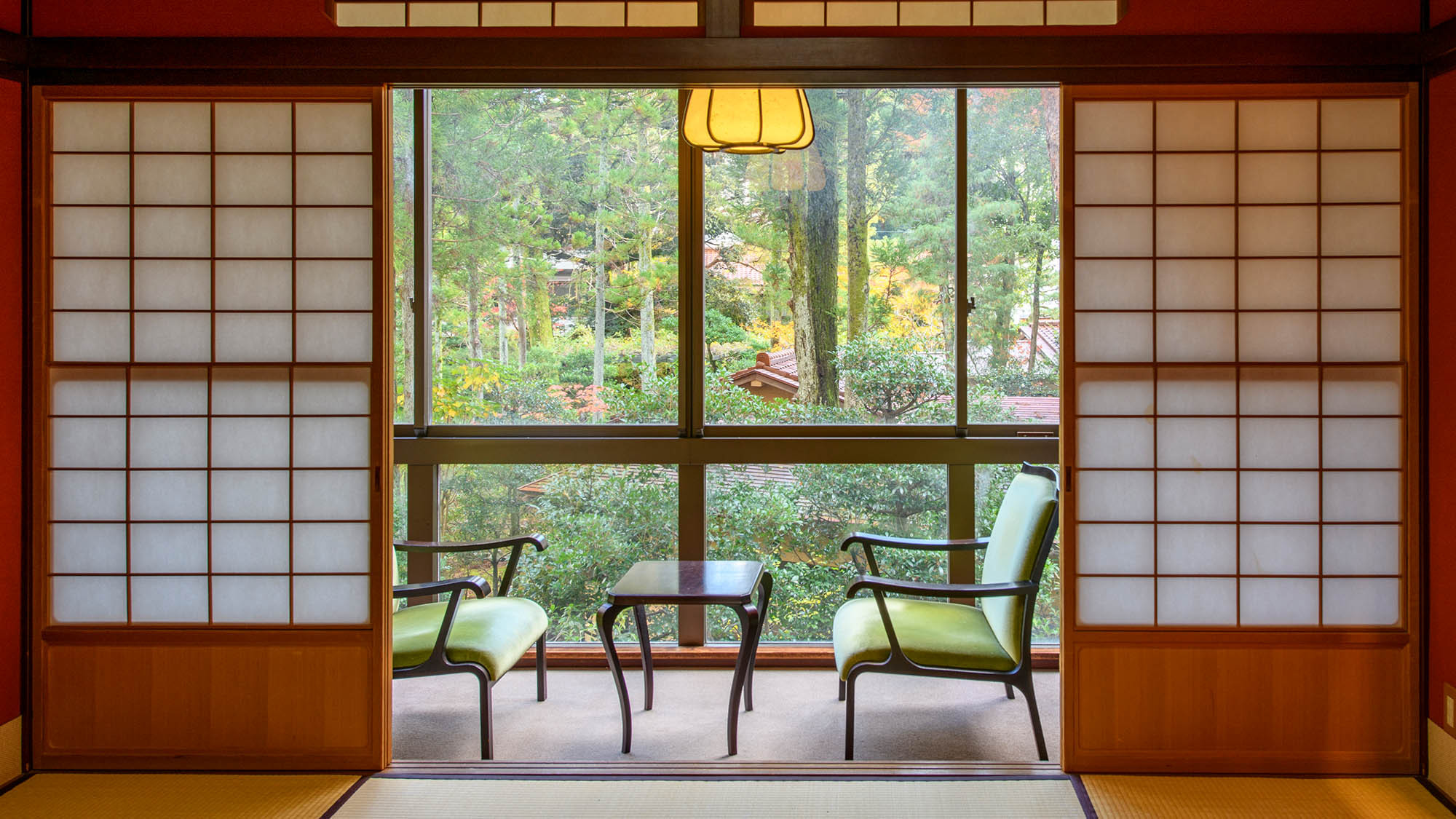 【秋の館・朱壁の和洋準特別室／秋園の間】10帖和室+ツイン