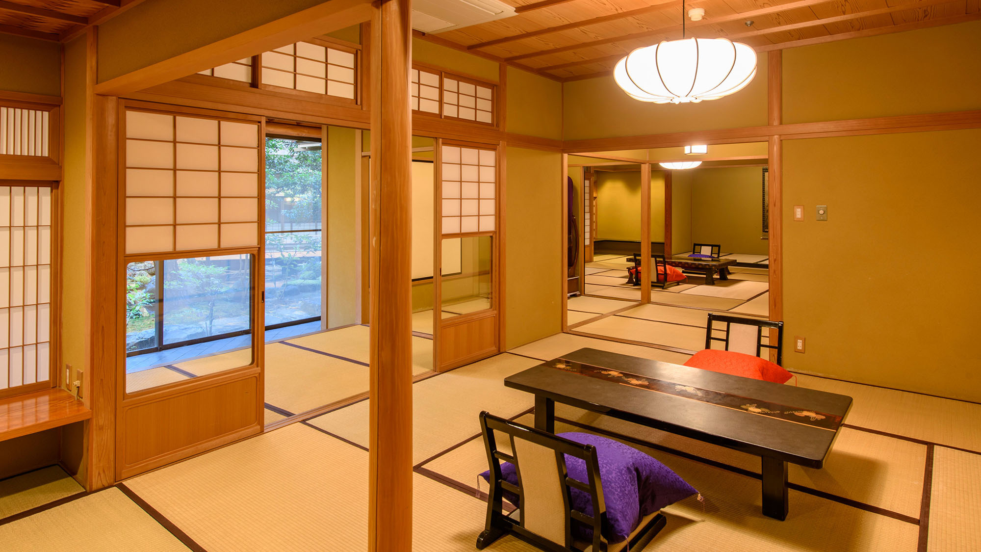【蓬莱の間：プレミアム和室二間】三世帯の旅にも最適な二間のお部屋です。