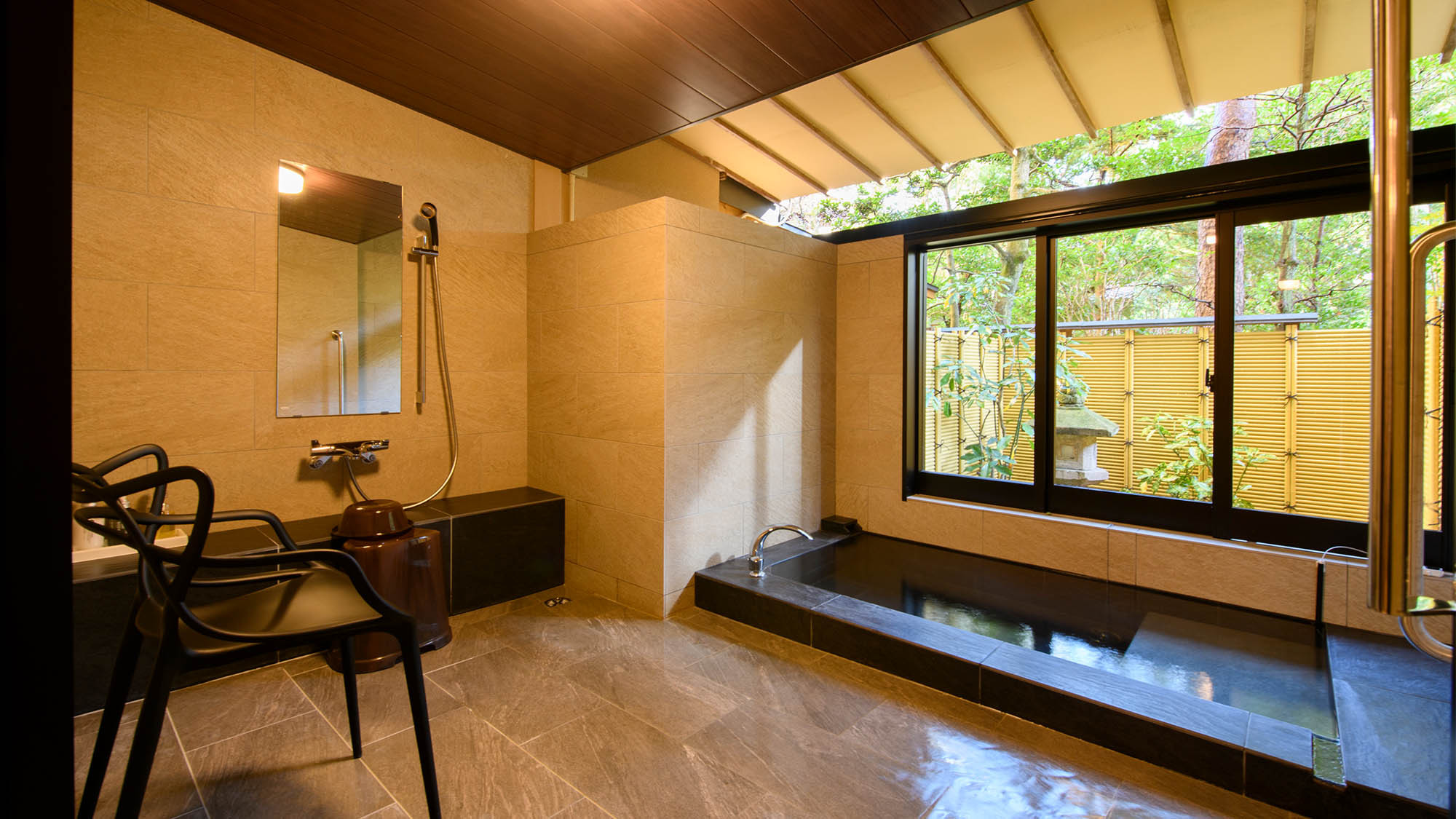 【源泉かけ流し半露天風呂付/蓬莱の間】和室2間と源泉かけ流しの温泉付き客室