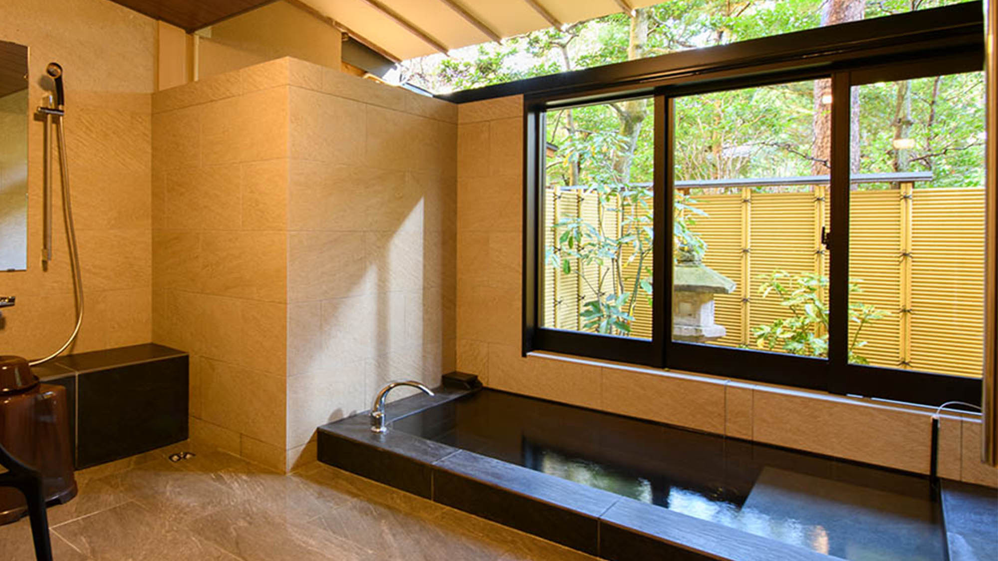 【源泉かけ流し半露天風呂付/蓬莱の間】和室2間と源泉かけ流しの温泉付き客室