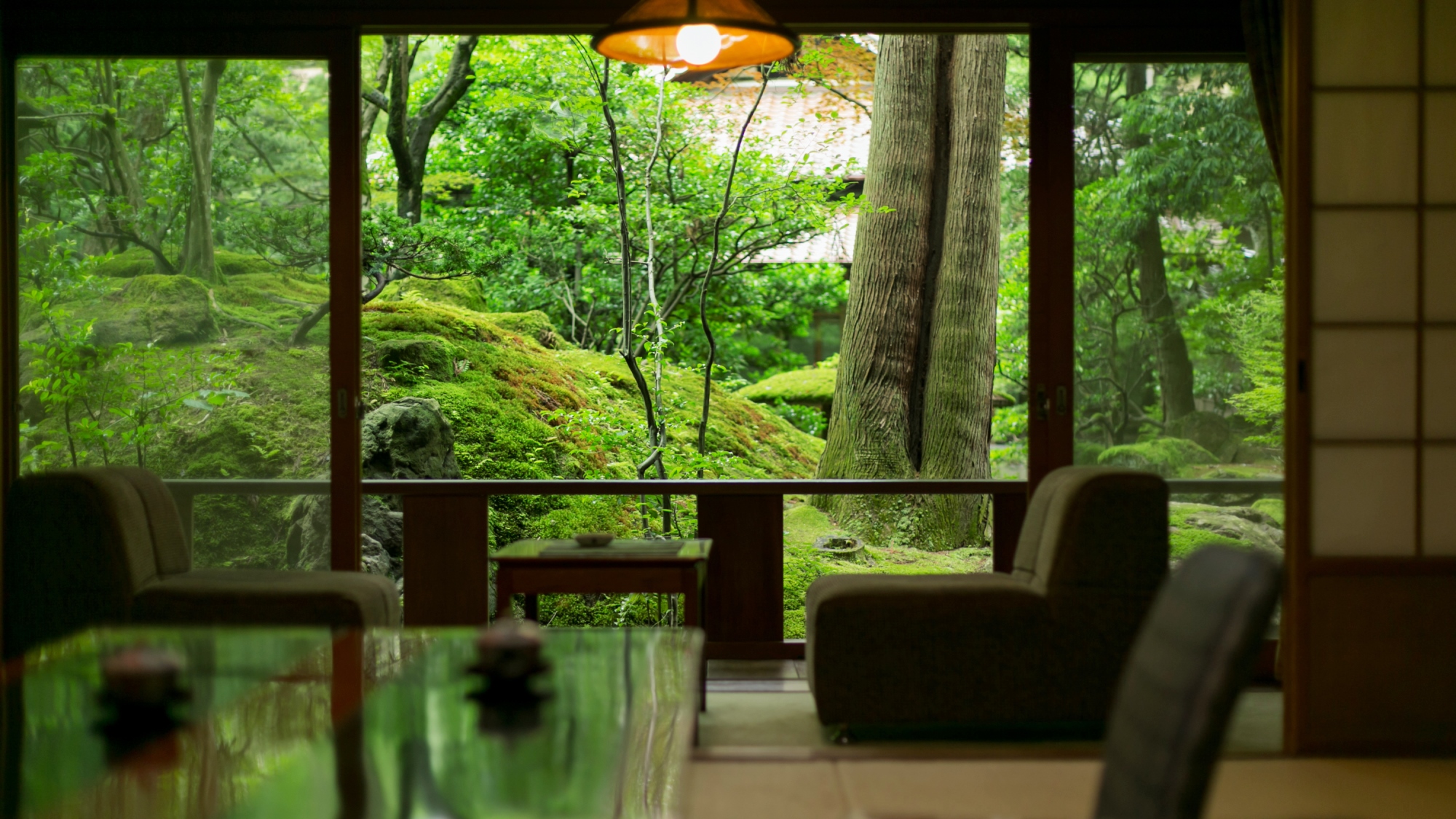 美しい日本庭園が目の前に広がる1階客室【春の館】8帖以上の和室※アウトバス。