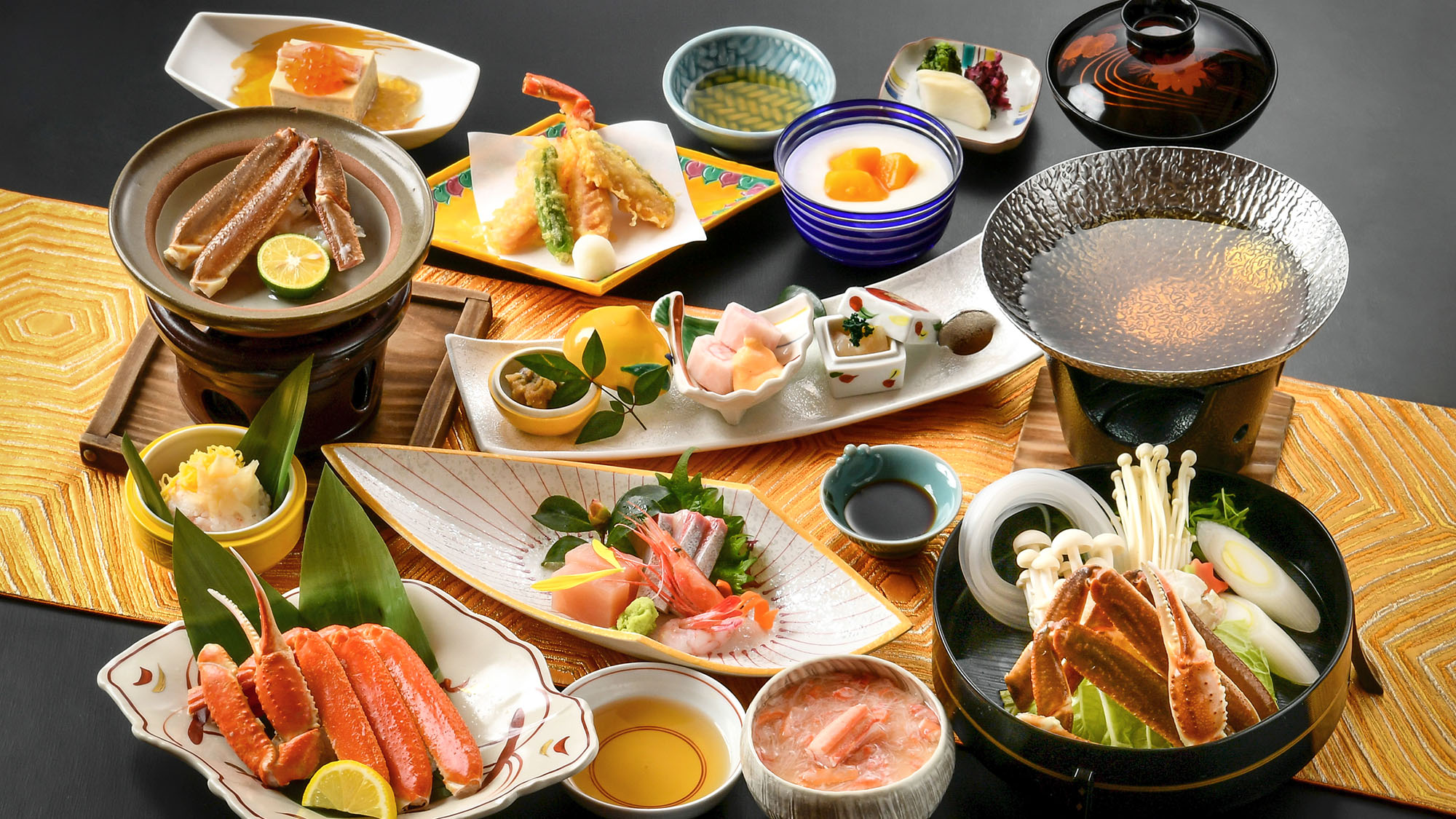【蟹づくし】焼・揚・鍋に創作料理など、様々な形で冬の王様「ズワイ蟹」の旨みを味わう。