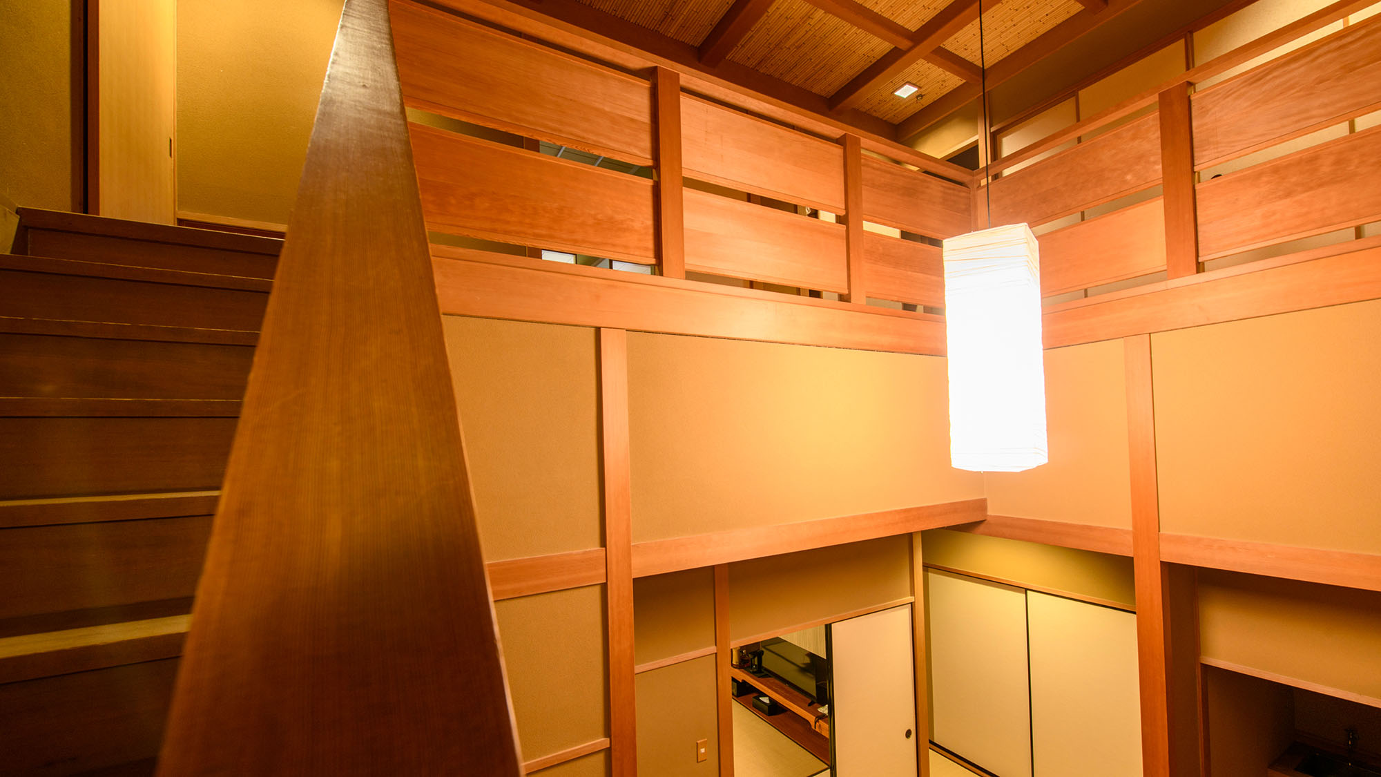 【重陽の間：２階建スイート】和室には珍しいメゾネットタイプのお部屋。