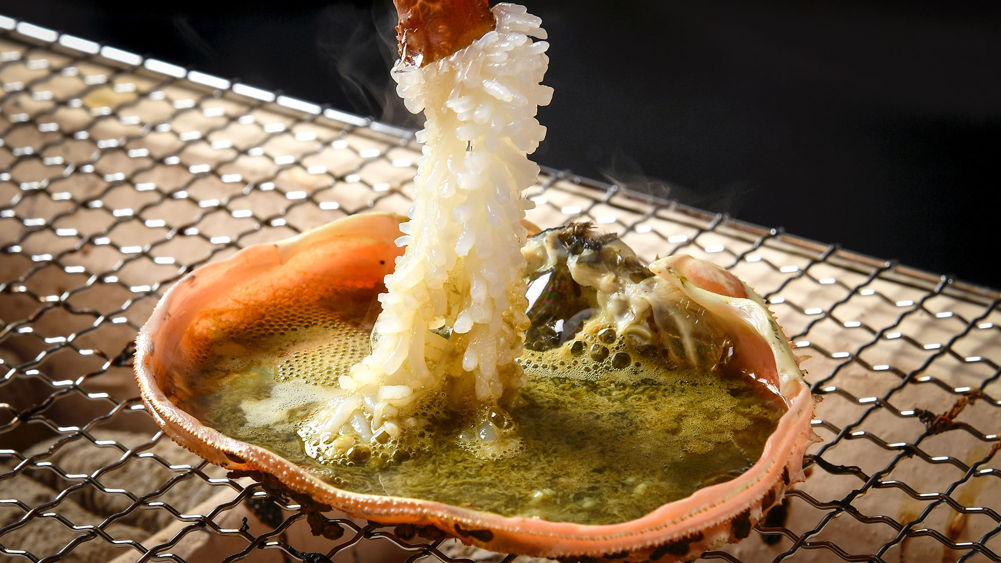 【活きズワイ蟹会席】濃厚な蟹味噌につけて食べる贅沢な逸品「蟹炭火焼き」
