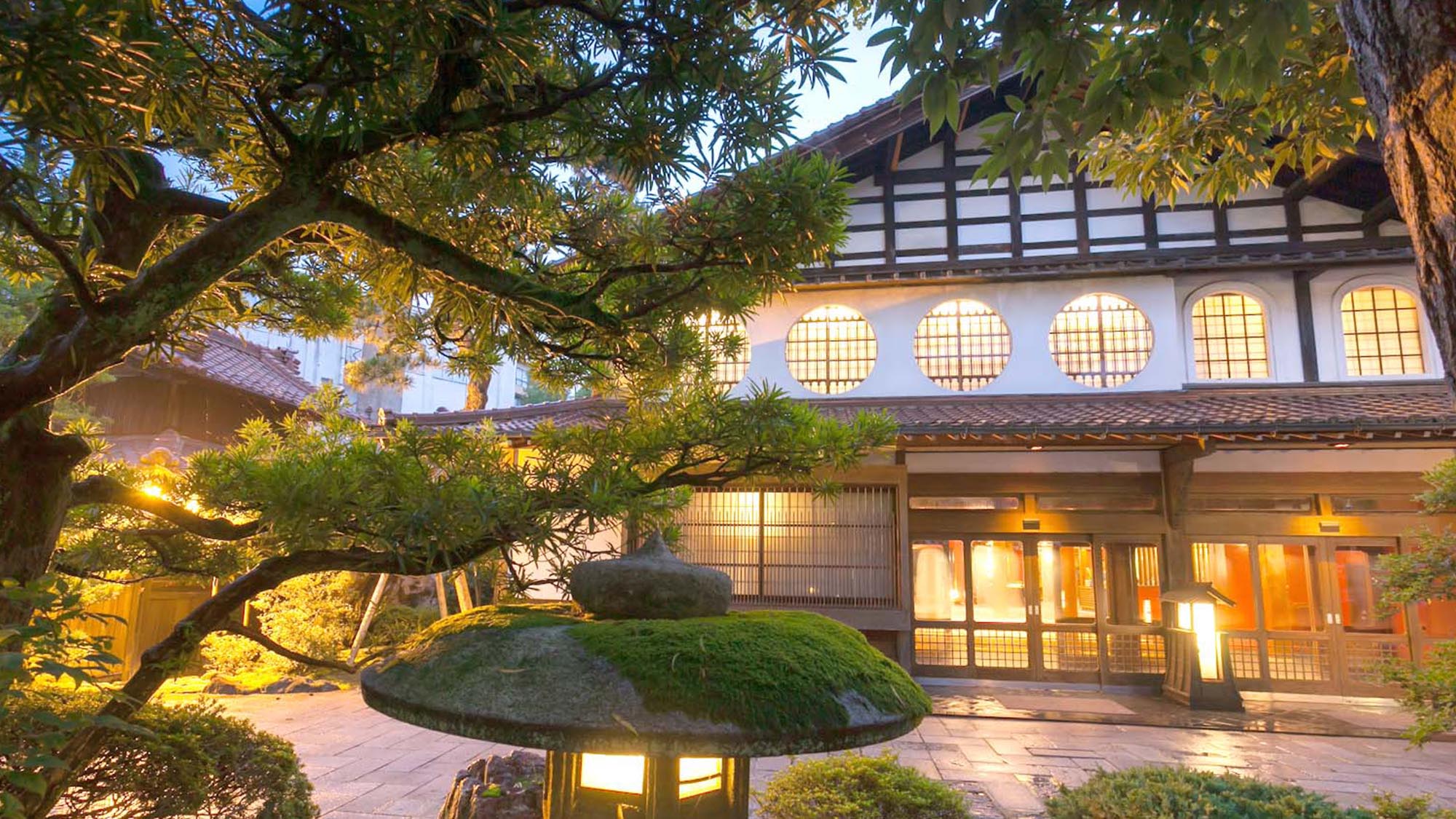 国の重要指定文化財に登録された法師の玄関棟