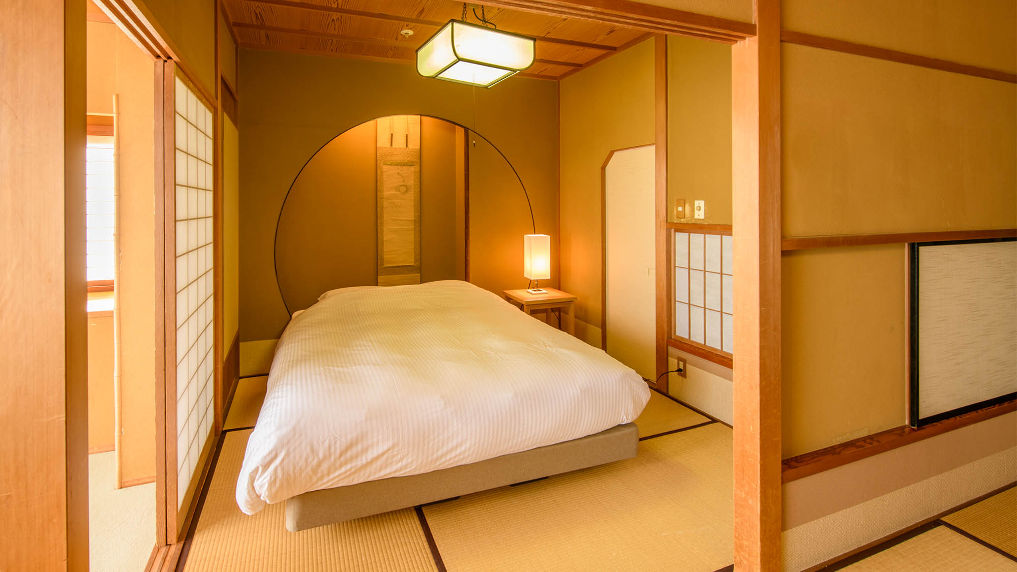 特別棟【秋の館・和洋室】10帖の和室+クイーンサイズベッド