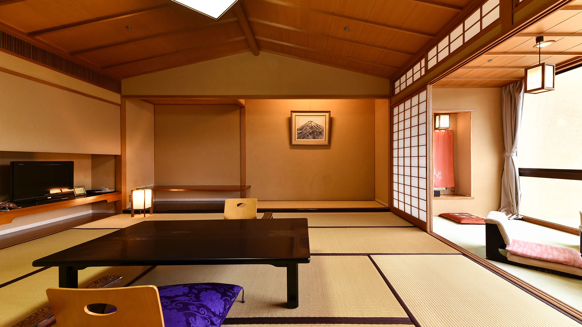 【秋の館‐スタンダード和室】独立バスルーム付のお部屋です。