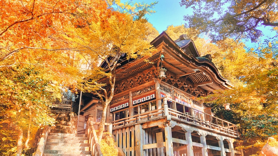 加賀の紅葉の名所「那谷寺」は当館より車で約10分。