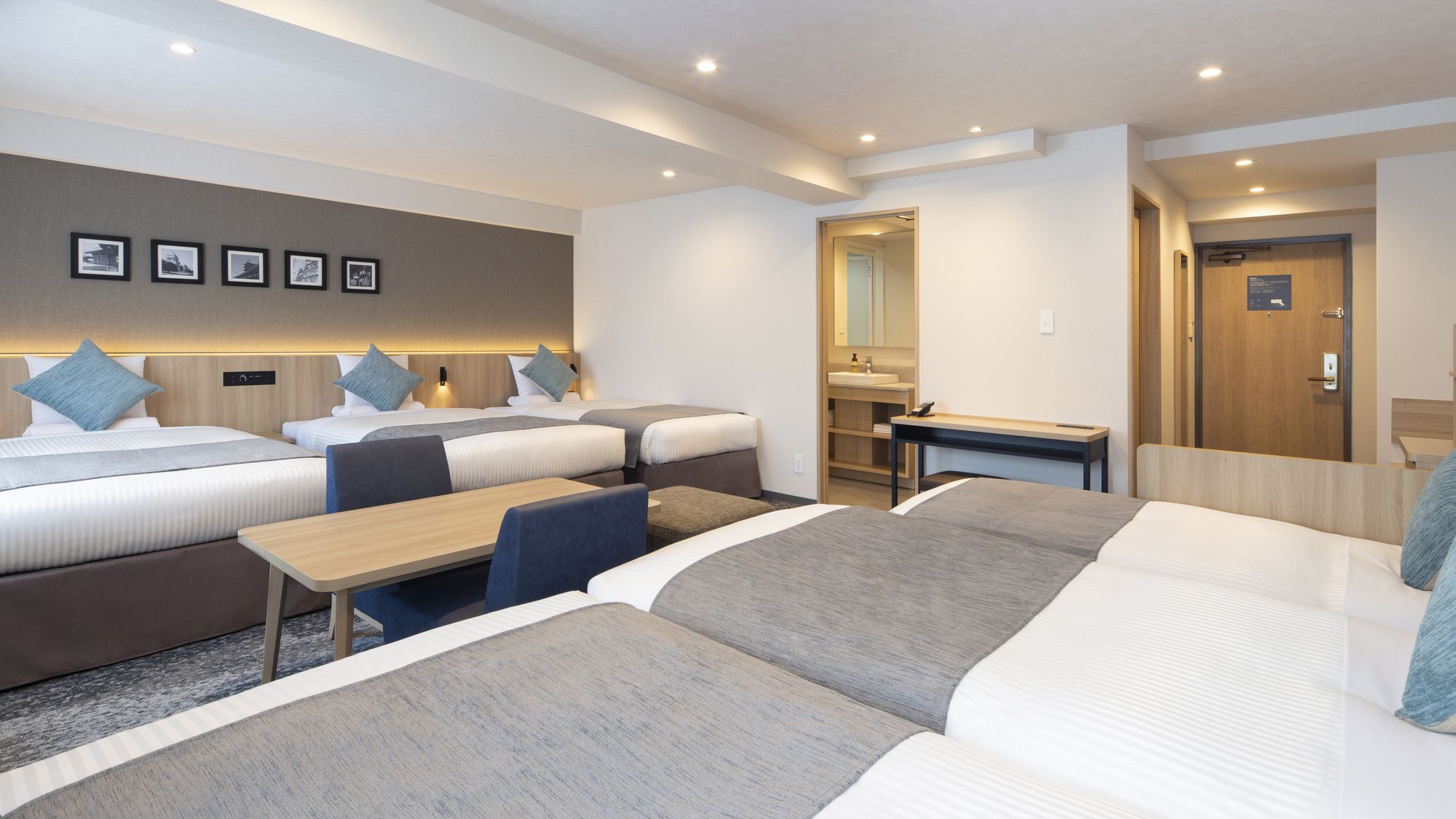 デラックストリプル（エキストラベッド3台設置時）