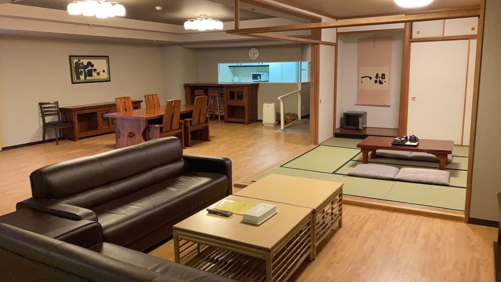 【早期割45】★最大15％お得★1泊朝食付★広いお部屋で過ごそう〜120㎡の和洋室〜キッチン付き客室