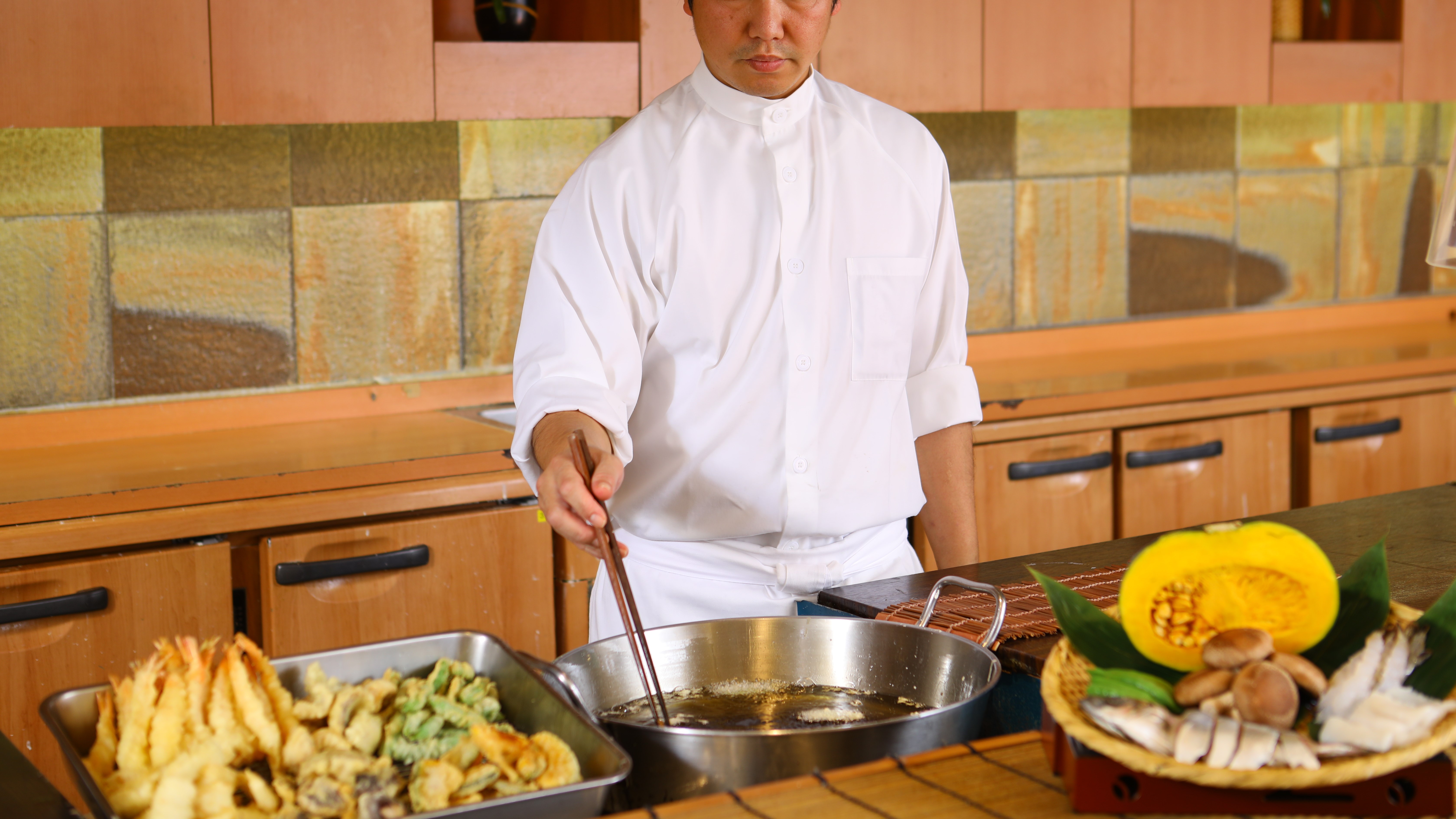 【夕食】ライブキッチンでは揚げたての天ぷらをご用意しております★