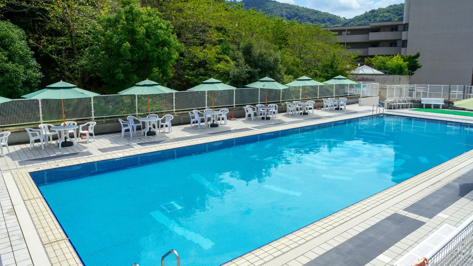 夏季限定ガーデンプール