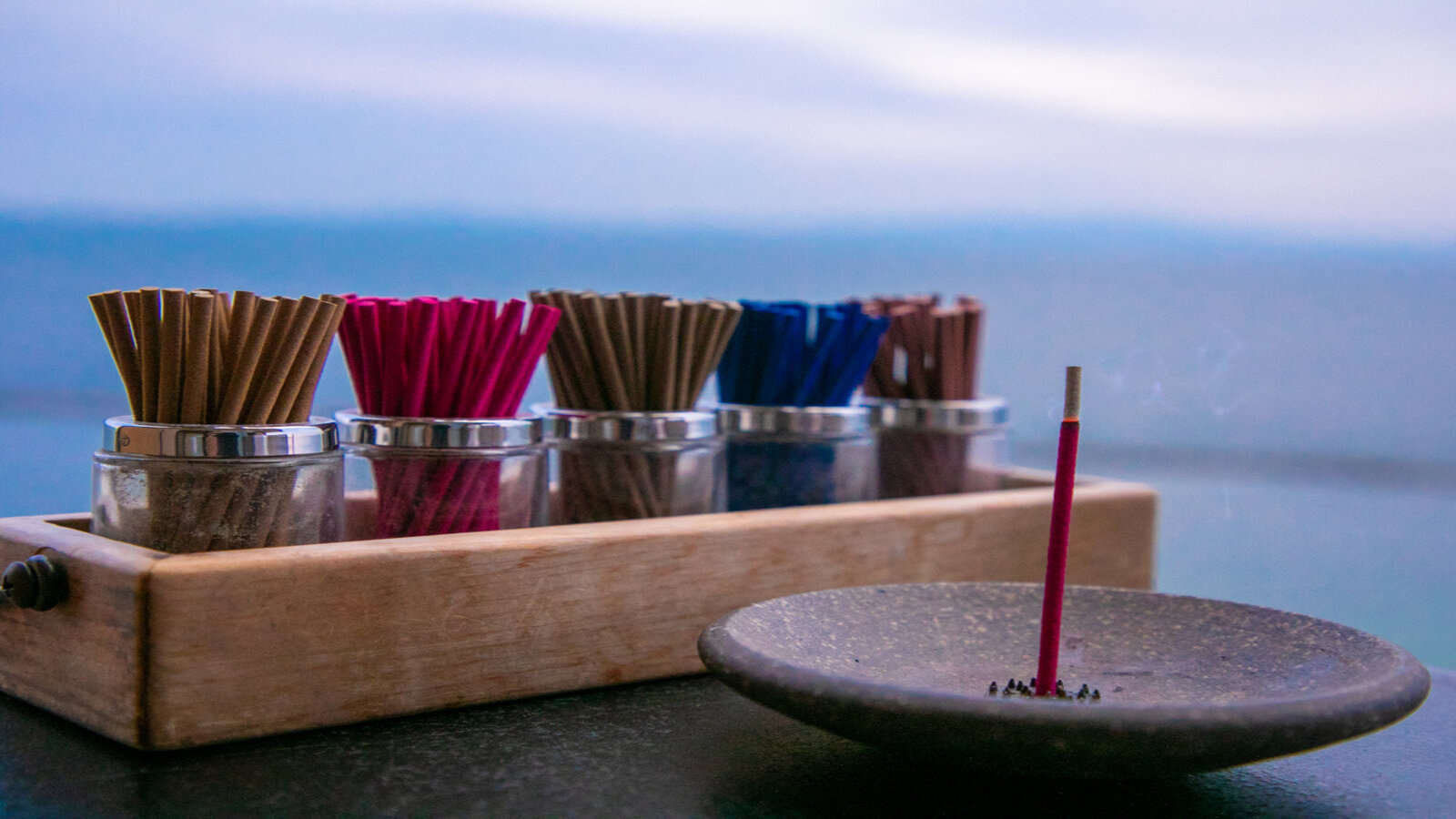 ■薫りのおもてなし■館内の随所で日本古来のお香を焚いてお客様をお出迎え