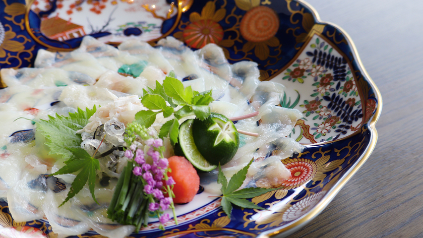 【ご夕食/ふぐプラン】とらふぐの薄造り一例※写真は2名盛りとなっております。