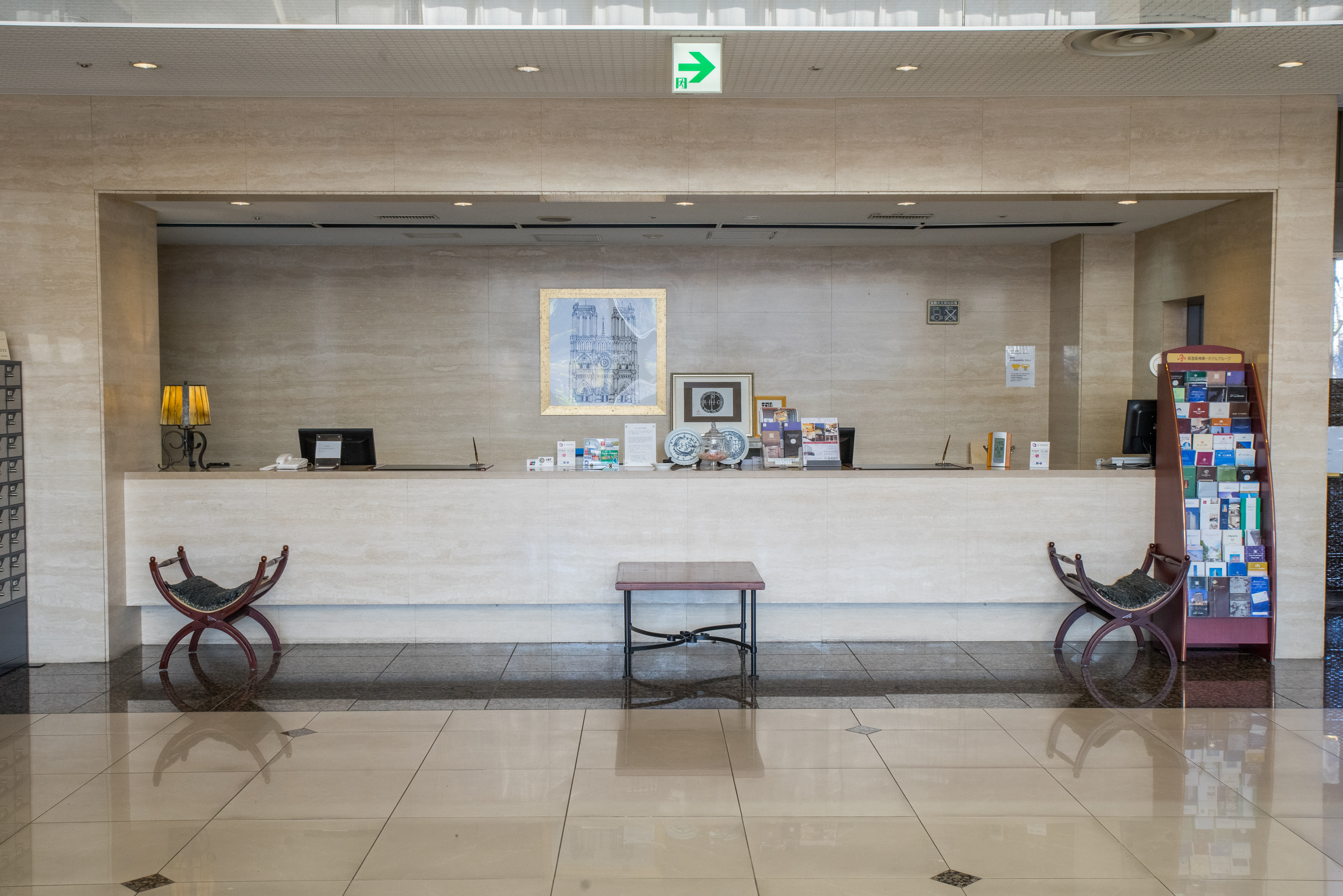 その他：フロント