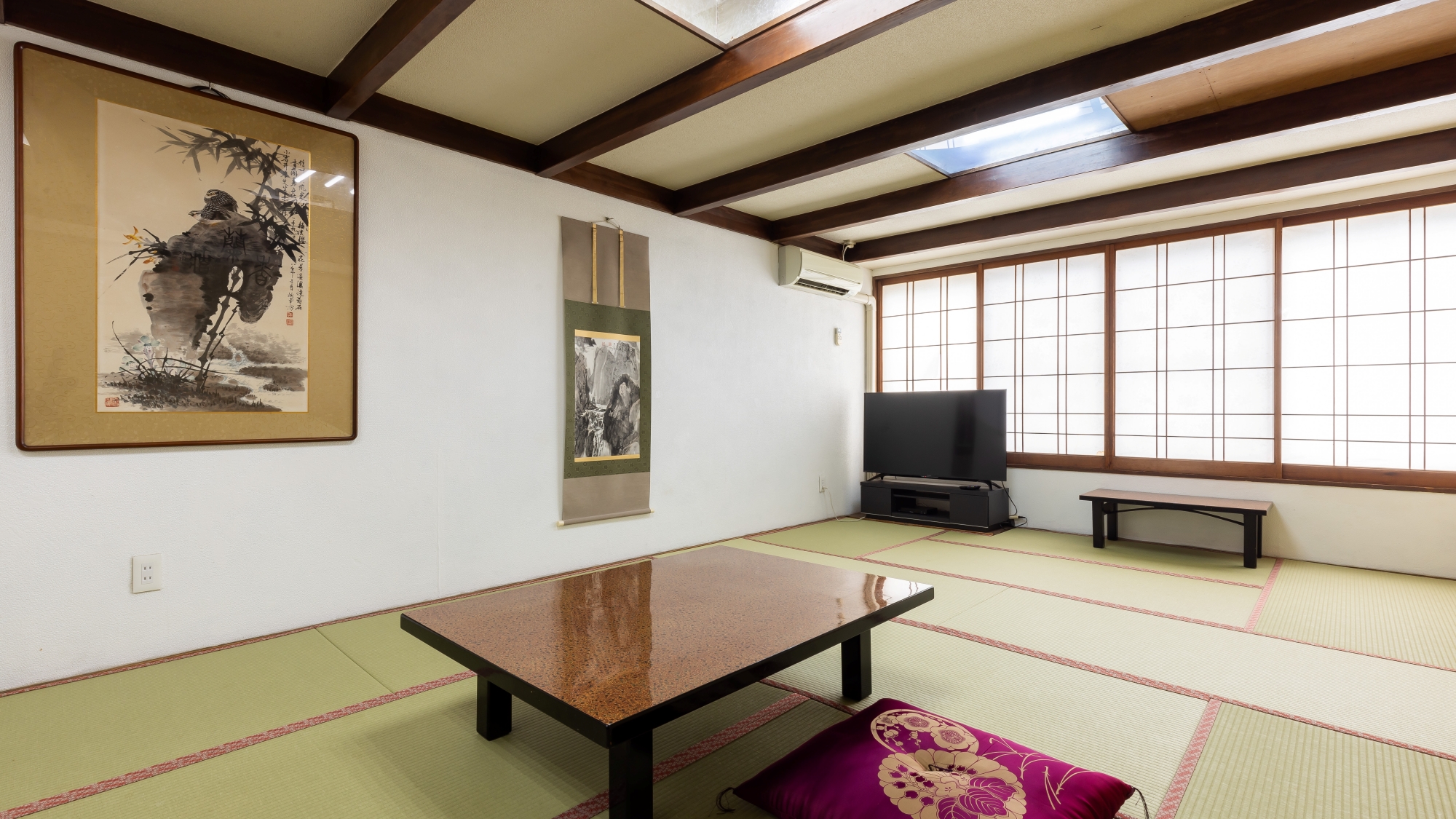 *お食事処／朝夕ともにこちらをご利用くださいませ。