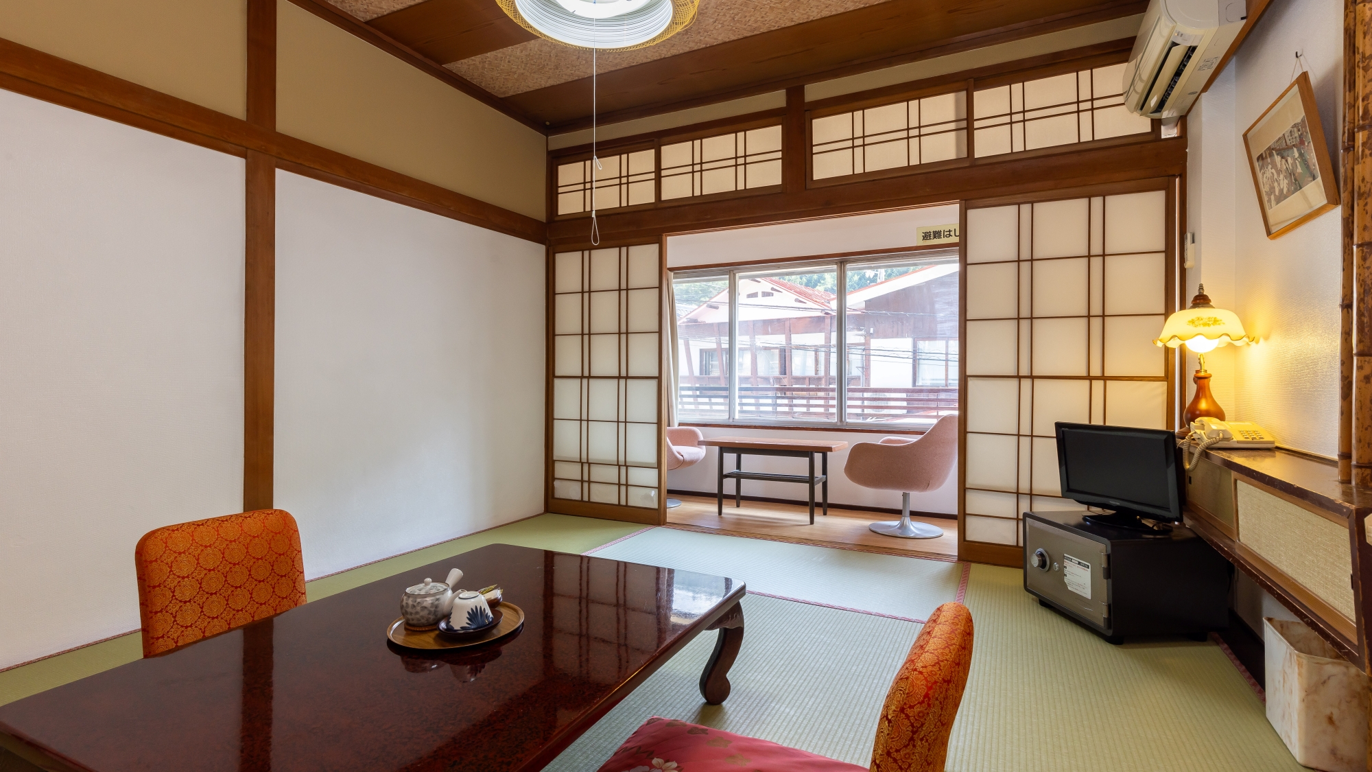 *和室8畳（一例）／通りに面した一室。広縁から望む景色を眺めるのも風情があります。