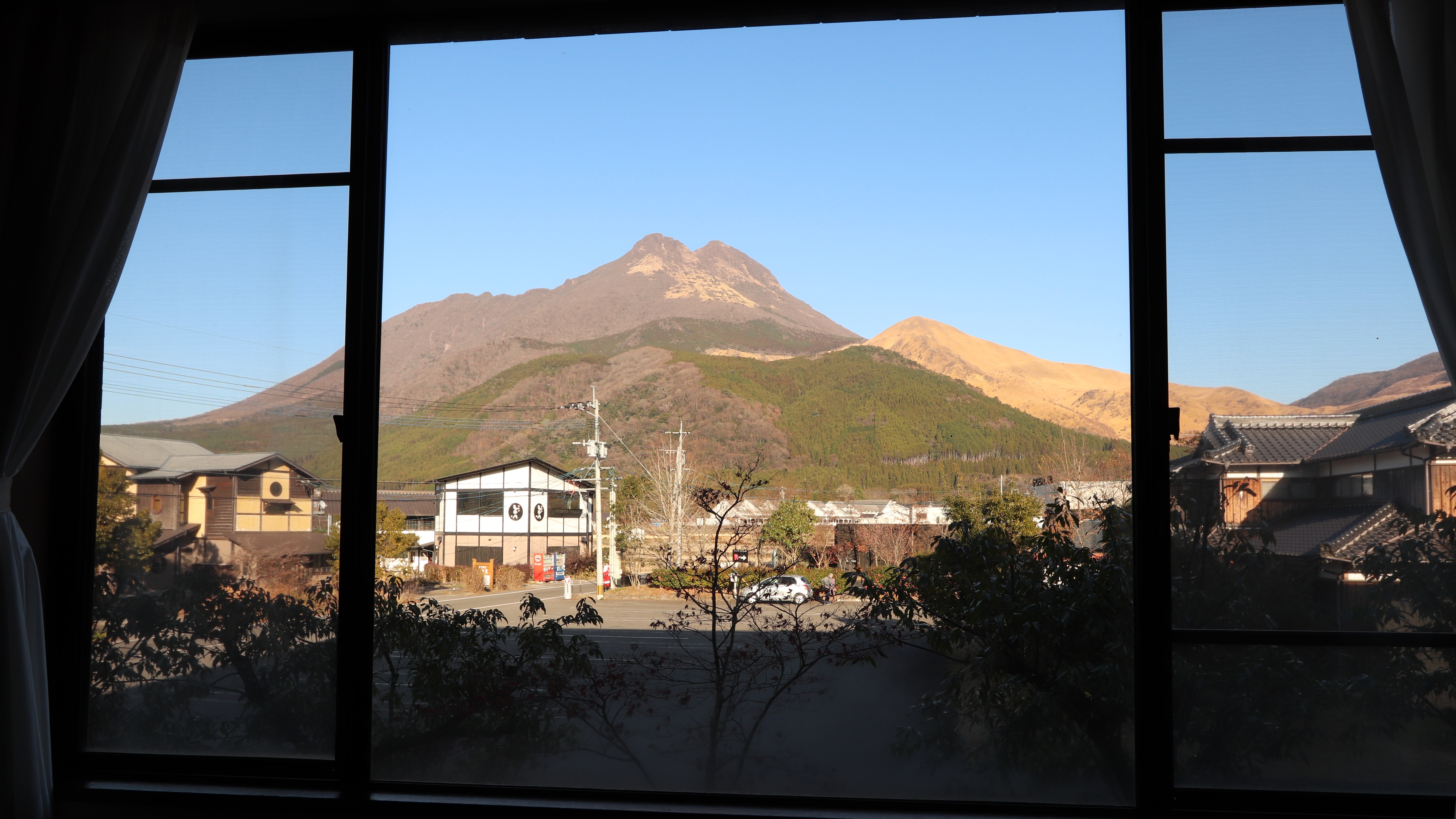 【部屋】客室からの景観（※一部由布岳が見えないお部屋もございます）