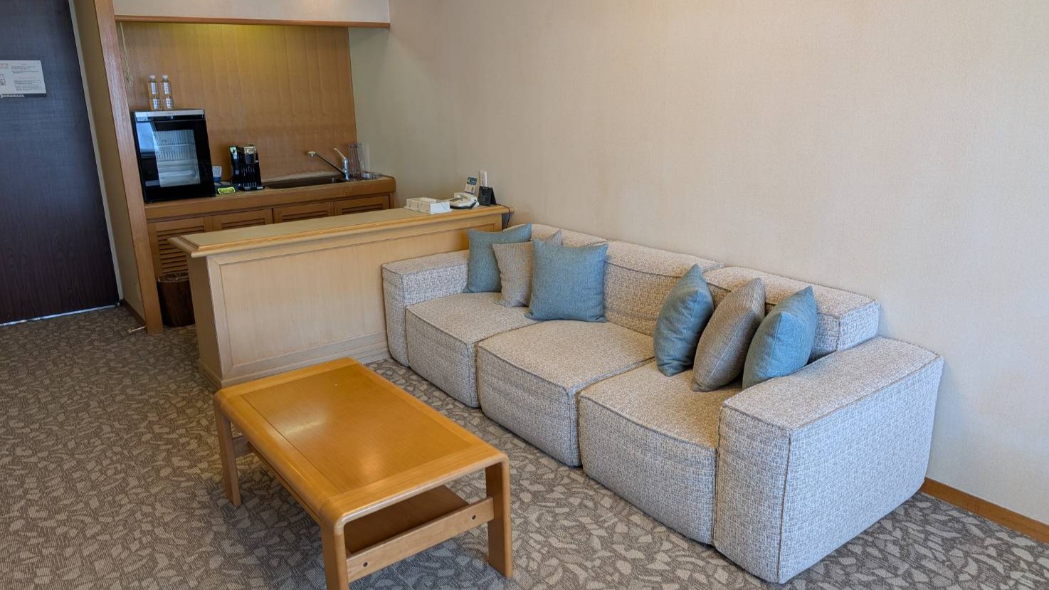 【本館】ジュニアスイートルーム(リビング)