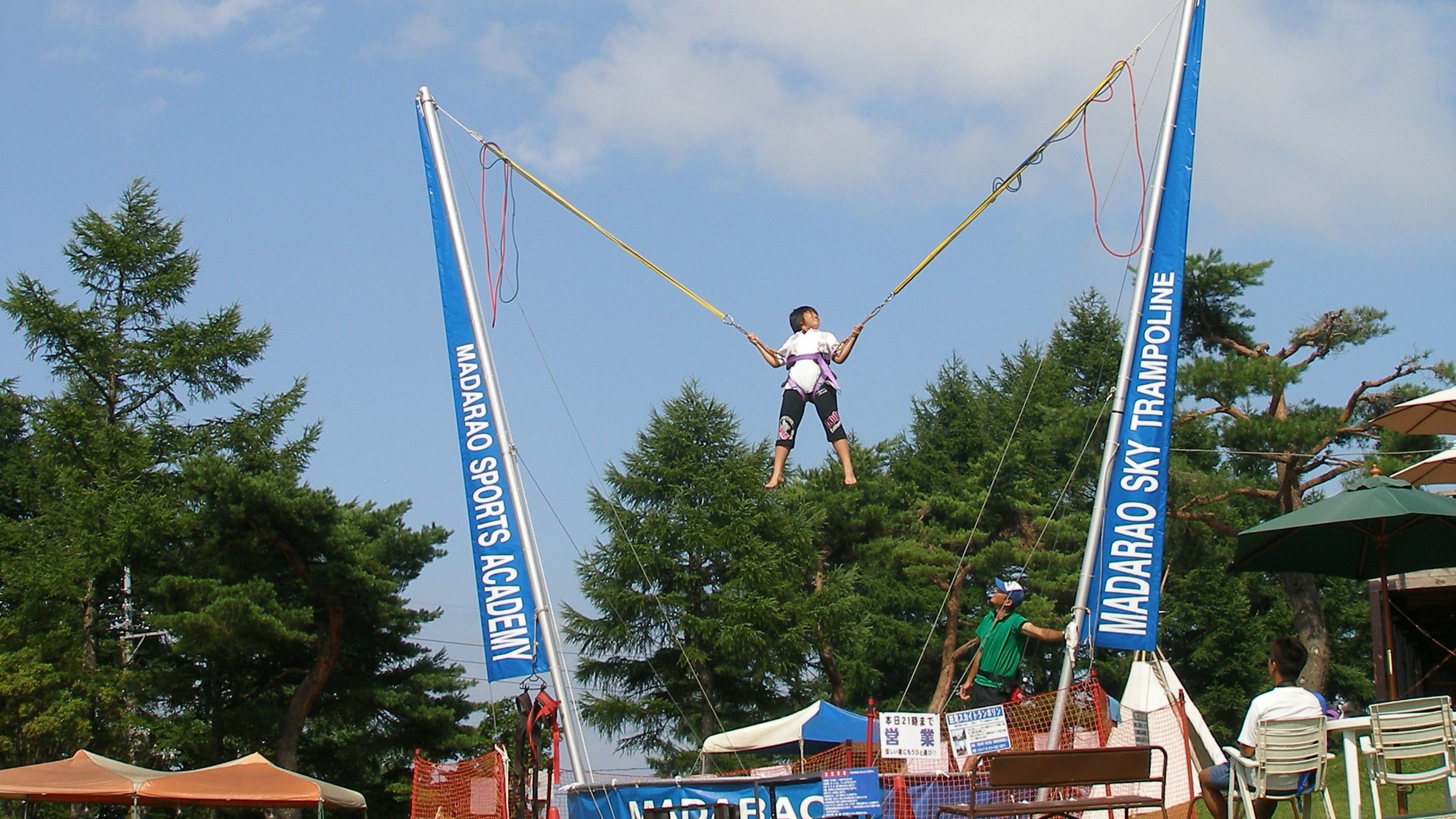 スカイトランポリン