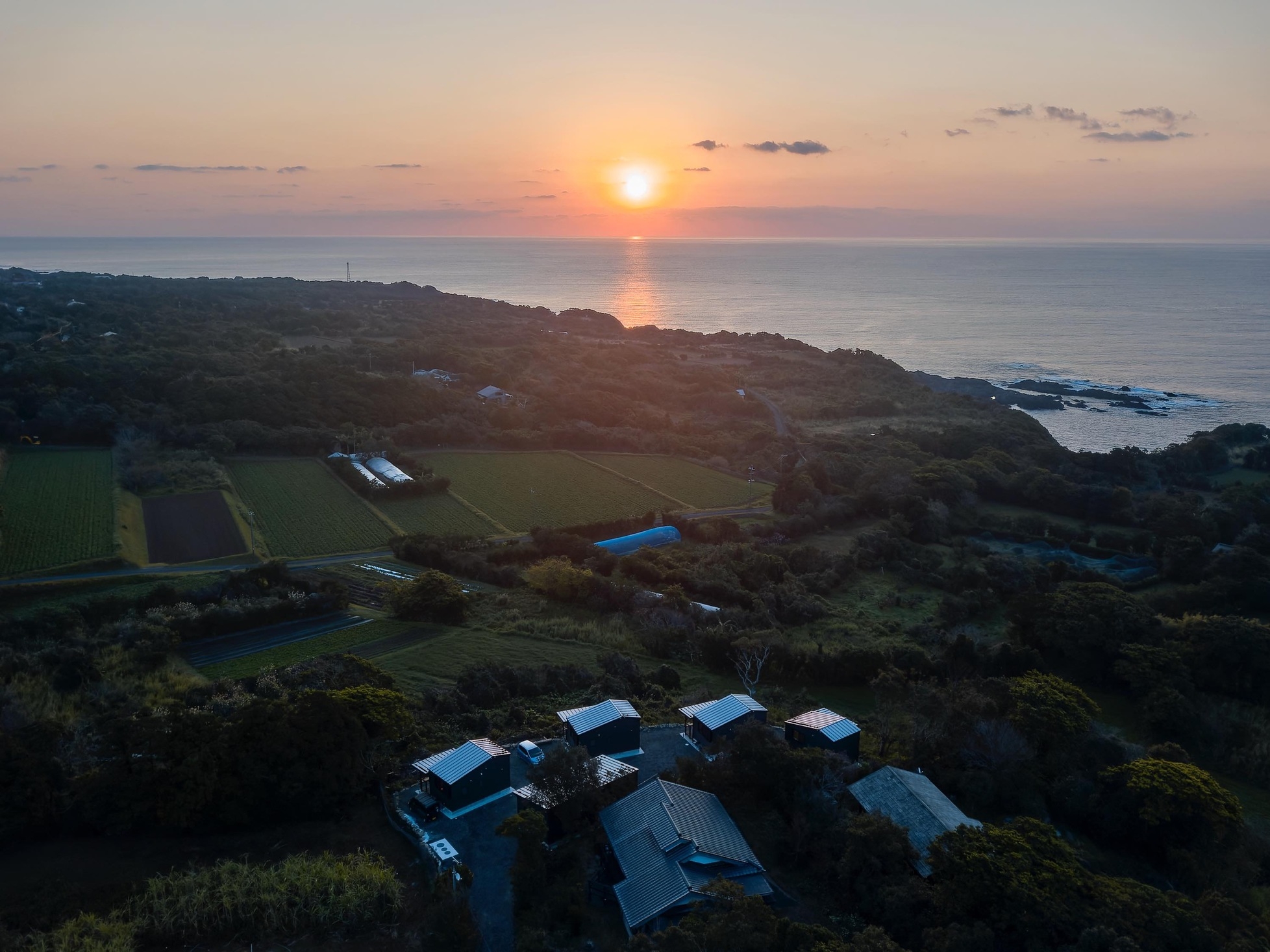 【2連泊以上プラン】　海と山を眺める貸別荘でのんびり滞在をしてみませんか　朝食はご相談ください