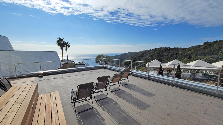 太平洋を一望する展望デッキ