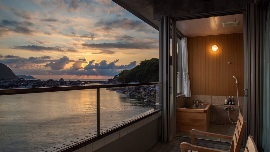 【お部屋からの夕景】江戸時代「萩八景」に謳われた夕景。当館ならではの特別な風景をお愉しみください。