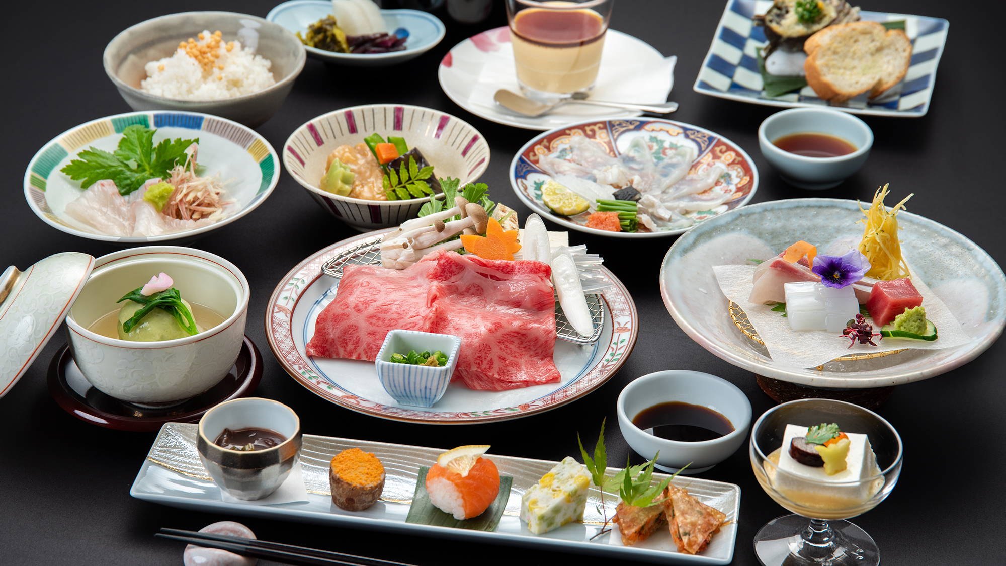 【夕食一例】四季旬彩会席／和牛や旬のお魚など山海の幸を味わうスタンダード会席。