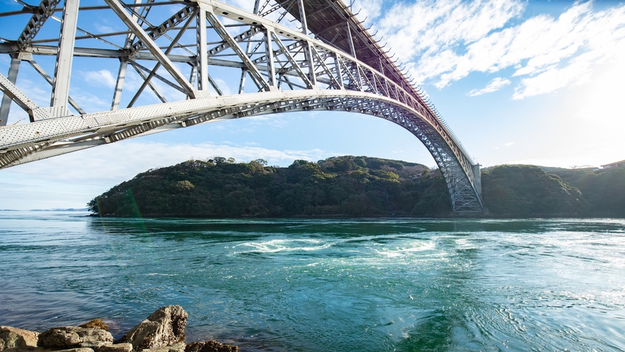 全長300mの西海橋。日本三大急潮のひとつで うず潮が有名　©長崎県観光連盟