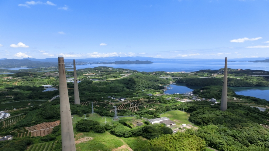 針尾無線塔　300ｍの正三角形の頂点に立つ136㎡の塔。　©長崎県観光連盟