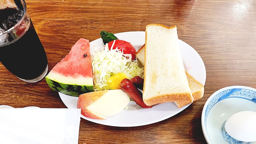 ・朝食は喫茶店風の洋食です