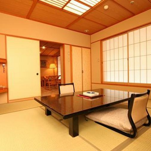 <Room> Japanese-style room on the mountain side