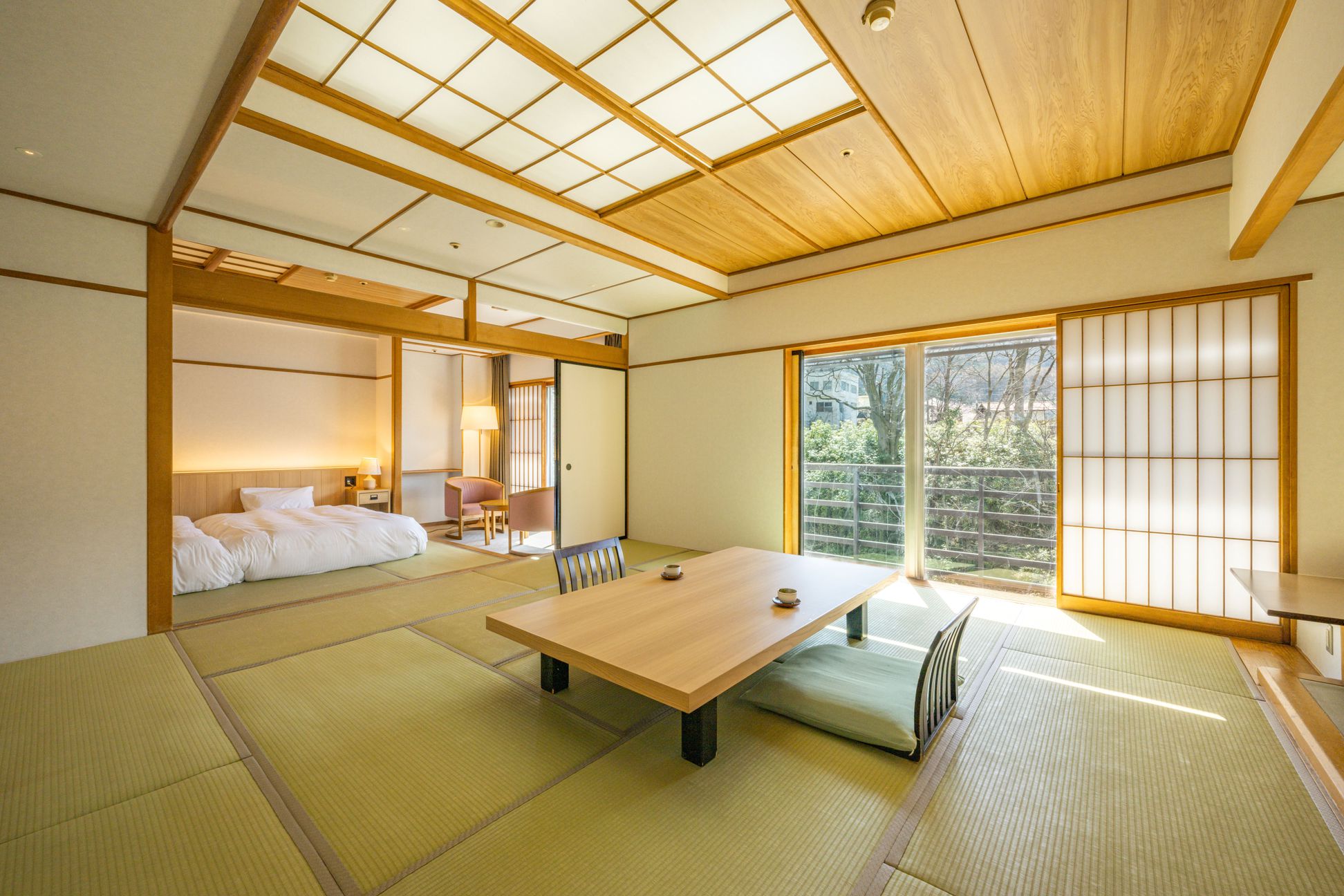 【ゆったり広々過ごす】リニューアル和洋室12畳＋２ベッド