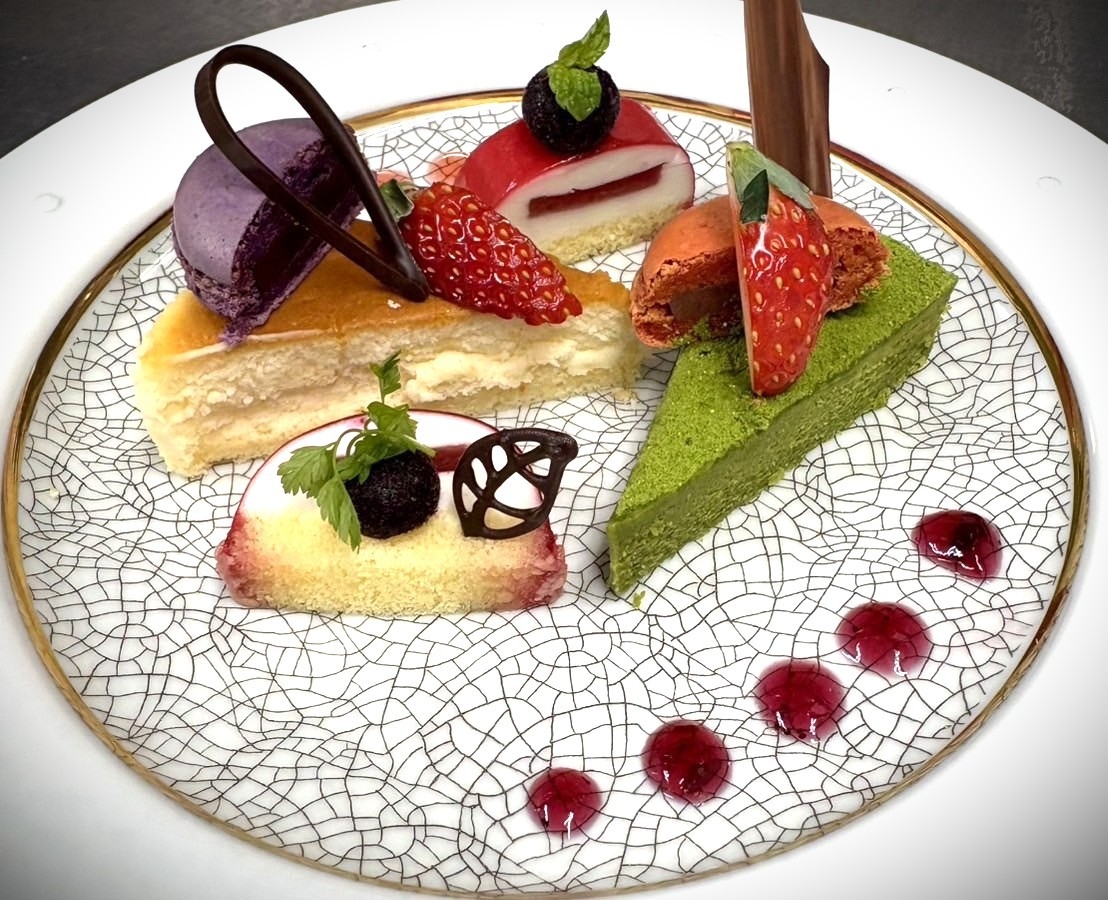 【★一足早いクリスマス★】基本プランと同料金でデザートプレートプレゼント♪飲み放題付き基本会席