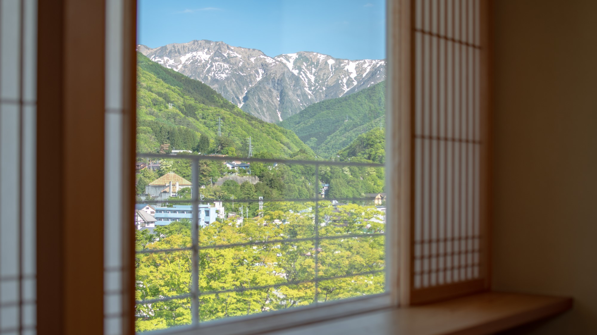 【貴賓室】当館最上階にある「貴賓室」。谷川岳と利根川を望む、特別なお部屋です。