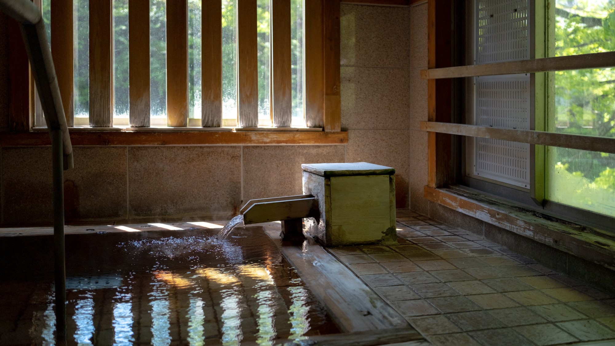 【貸切風呂「白蓮の湯」】プライベートでゆったり温泉をお楽しみください。