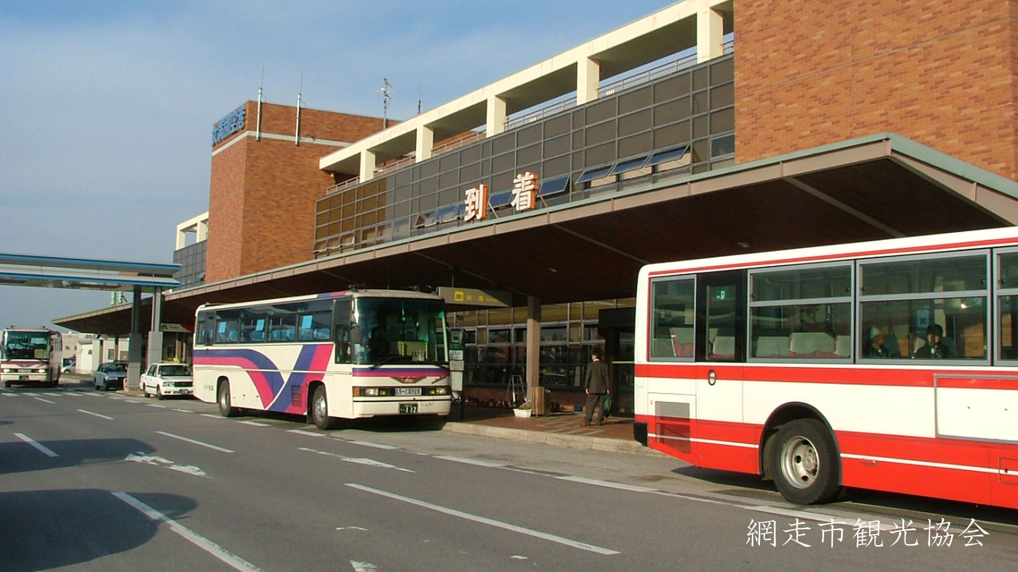 *［女満別空港］空港からバスの場合、網走方面行きで網走湖荘前で下車していただければ当館は目の前