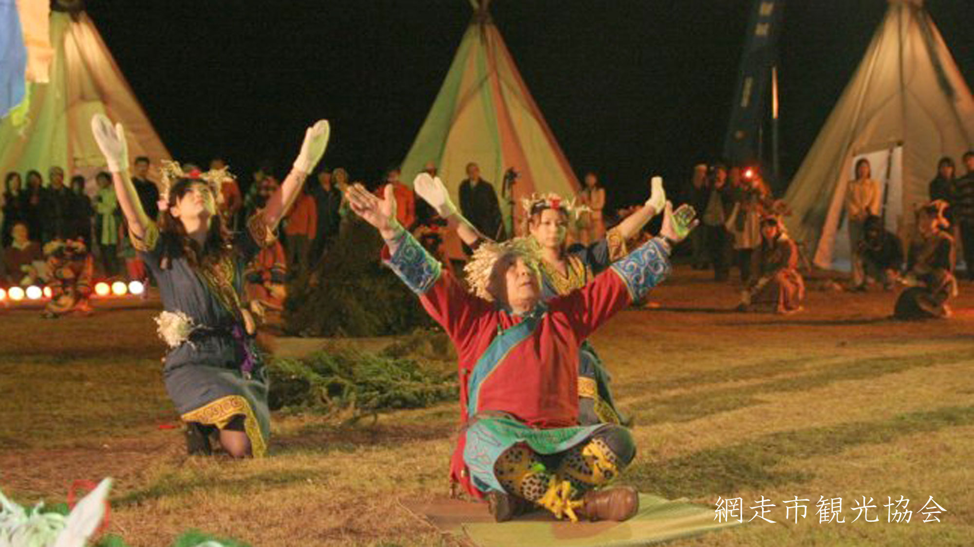 *［オロチョン火祭り］例年7月開催。先住民の慰霊と地元の豊穣を祈願するお祭り