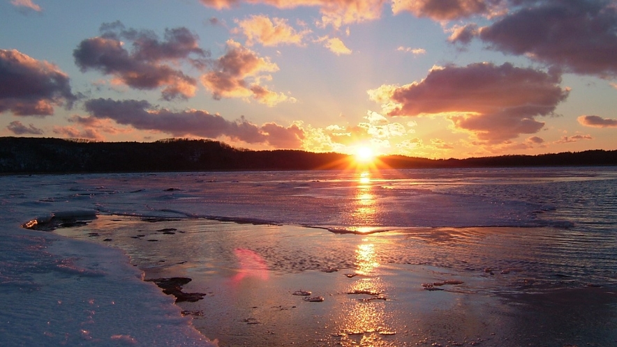 冬の霧多布湿原の夕日