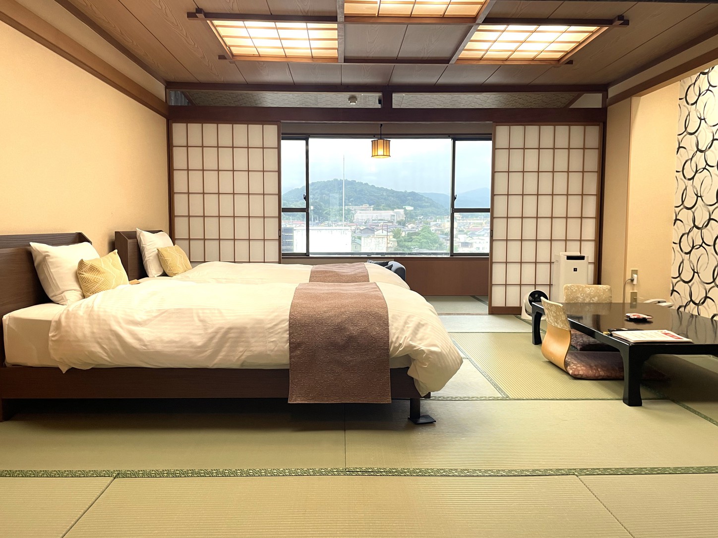 和洋室12.5畳（ベッド２台）