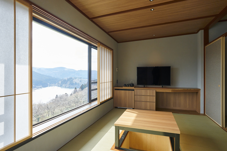 芦ノ湖と二子山一望の「角部屋数寄屋和室」半露天風呂付き