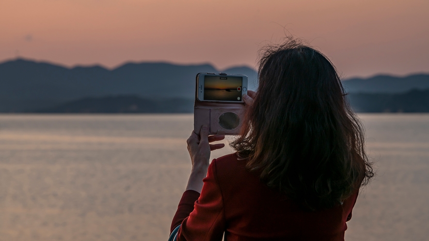 思わず何度も写真に収めたくなる「宍道湖の夕日」