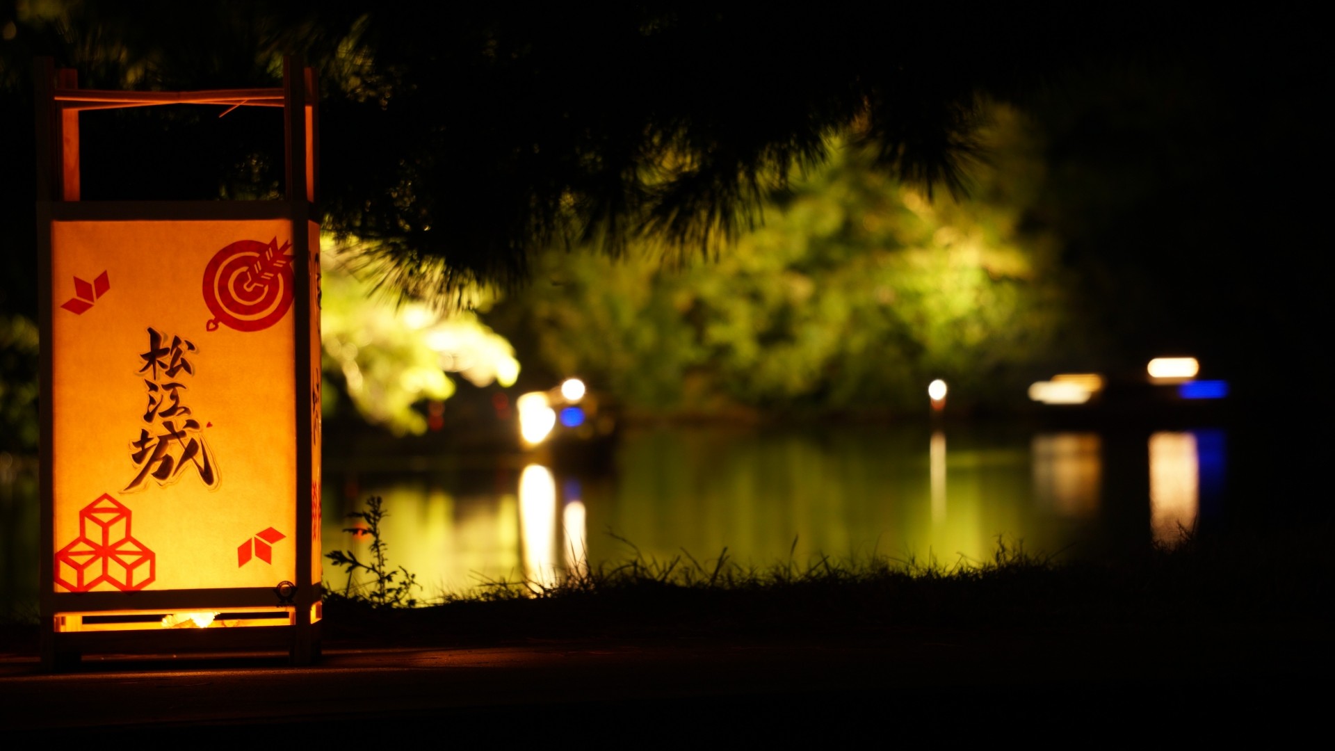 「国宝松江城と城下町を灯りで彩る『松江水燈路』。秋の城下町を光で包む幻想的な夜のイベントです