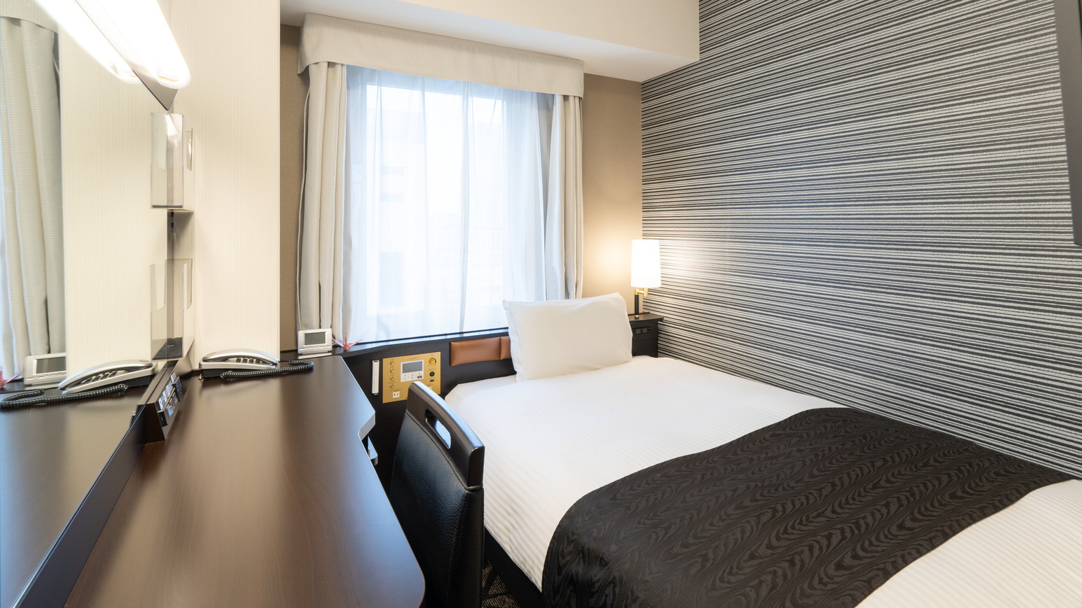 ○ シングル禁煙室 ○  コンパクトな10平米