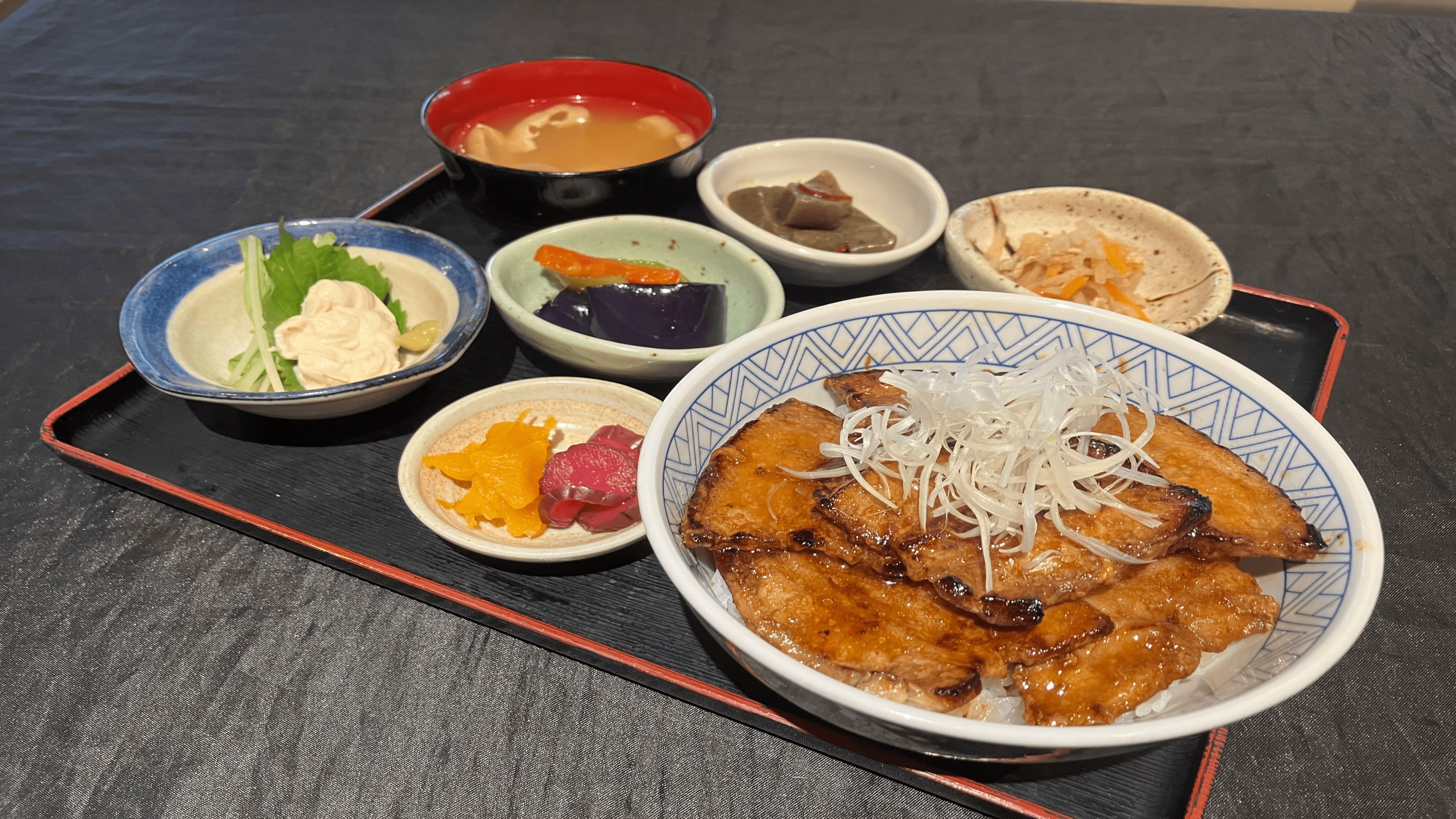 【夕食】豚丼御膳