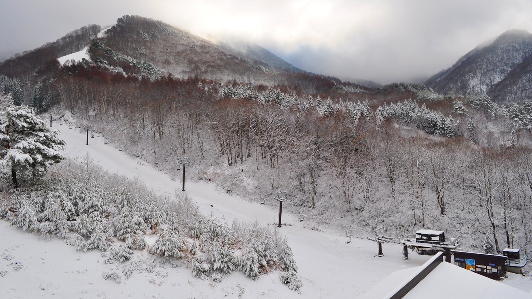 【5％OFF】【楽天スーパーSALE】徒歩０分のゲレンデ直結ホテルでスキー＆スノボ三昧♪【２食付】