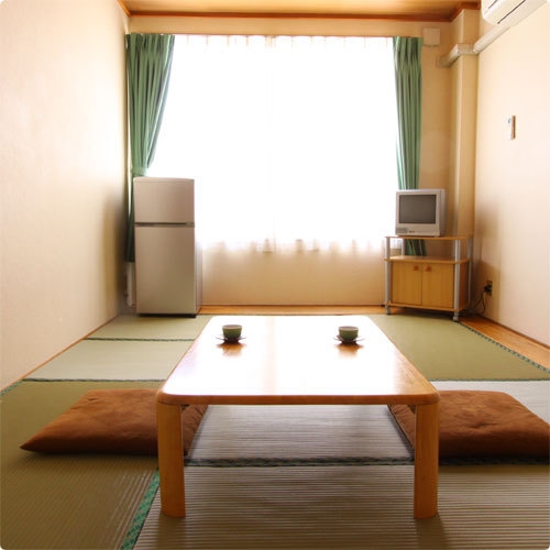 和室１０畳（トイレ付・お風呂は一晩中ご入浴可能な温泉浴室を）