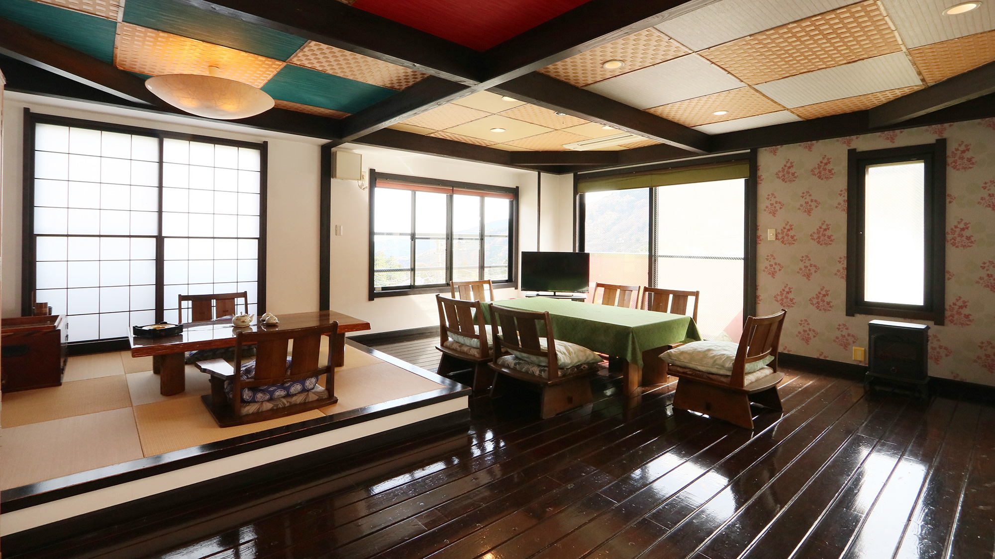 特別室-大黒天の間--［海本］の最上階に位置し、55畳という広さの展望露天風呂付客室