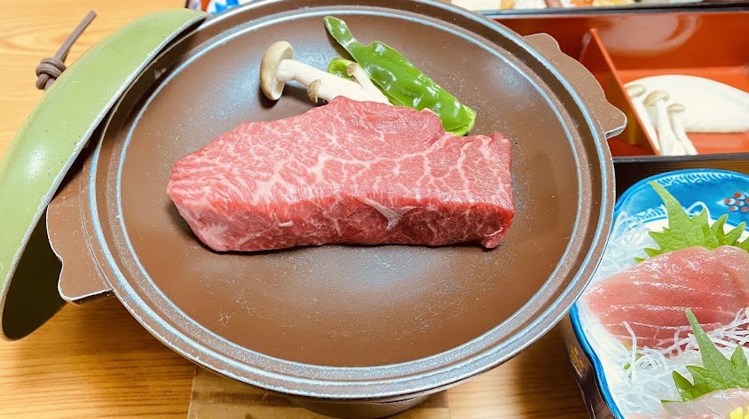 【部屋食プラン】超豪華！A5黒毛和牛と千葉せんば牛食べ比べと刺身盛り付きプラン（夕食のみ）