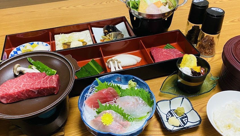 【部屋食プラン】超豪華！A5黒毛和牛と千葉せんば牛食べ比べと刺身盛り付きプラン（夕食のみ）